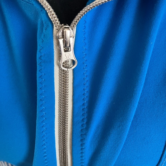 Lululemon Daily Yoga Jacket Beaming Blue / Classic Stripe Polar Cream sz 6 - Picture 8 of 14
